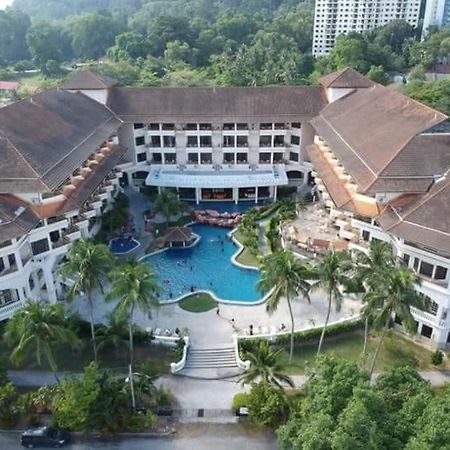 The Orient Star Resort Лумут Екстериор снимка