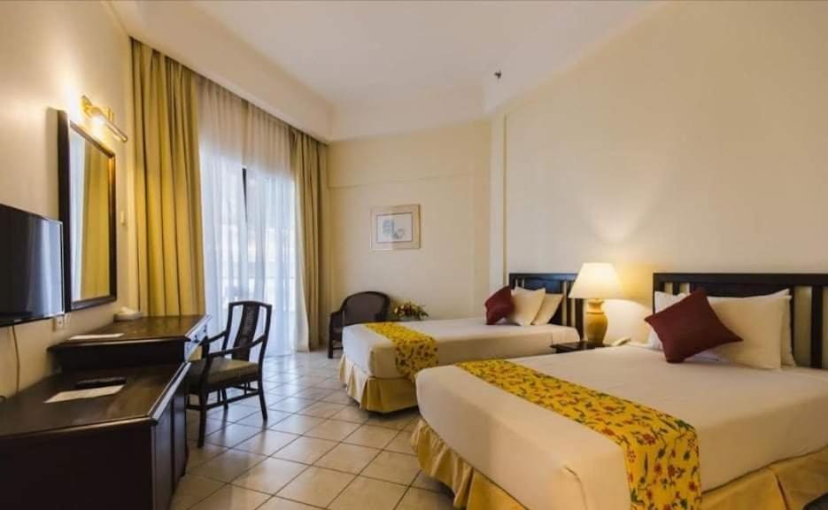 The Orient Star Resort Лумут Екстериор снимка