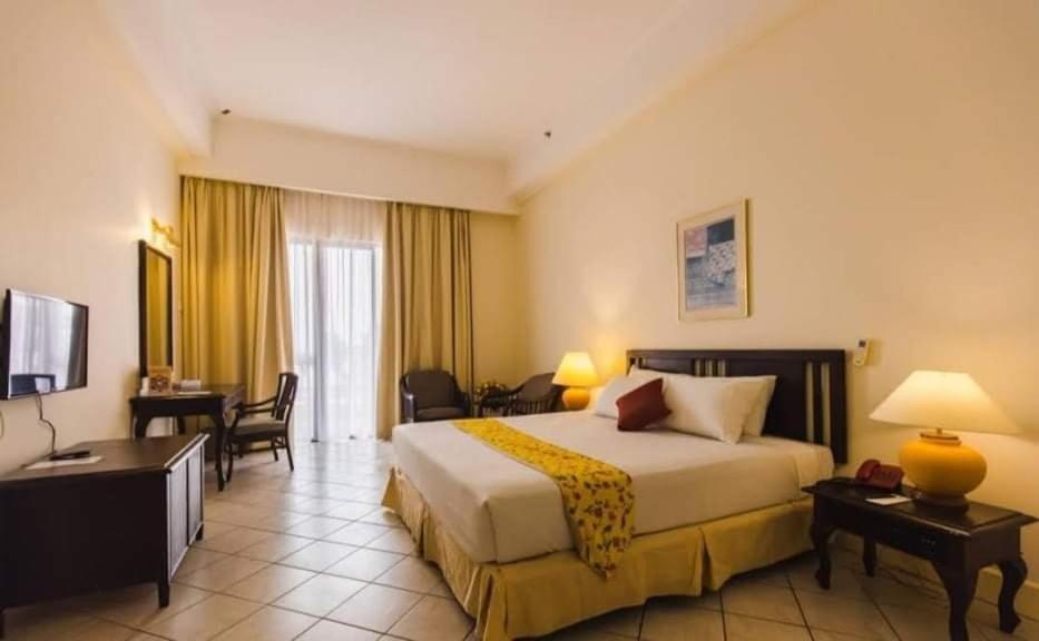 The Orient Star Resort Лумут Екстериор снимка