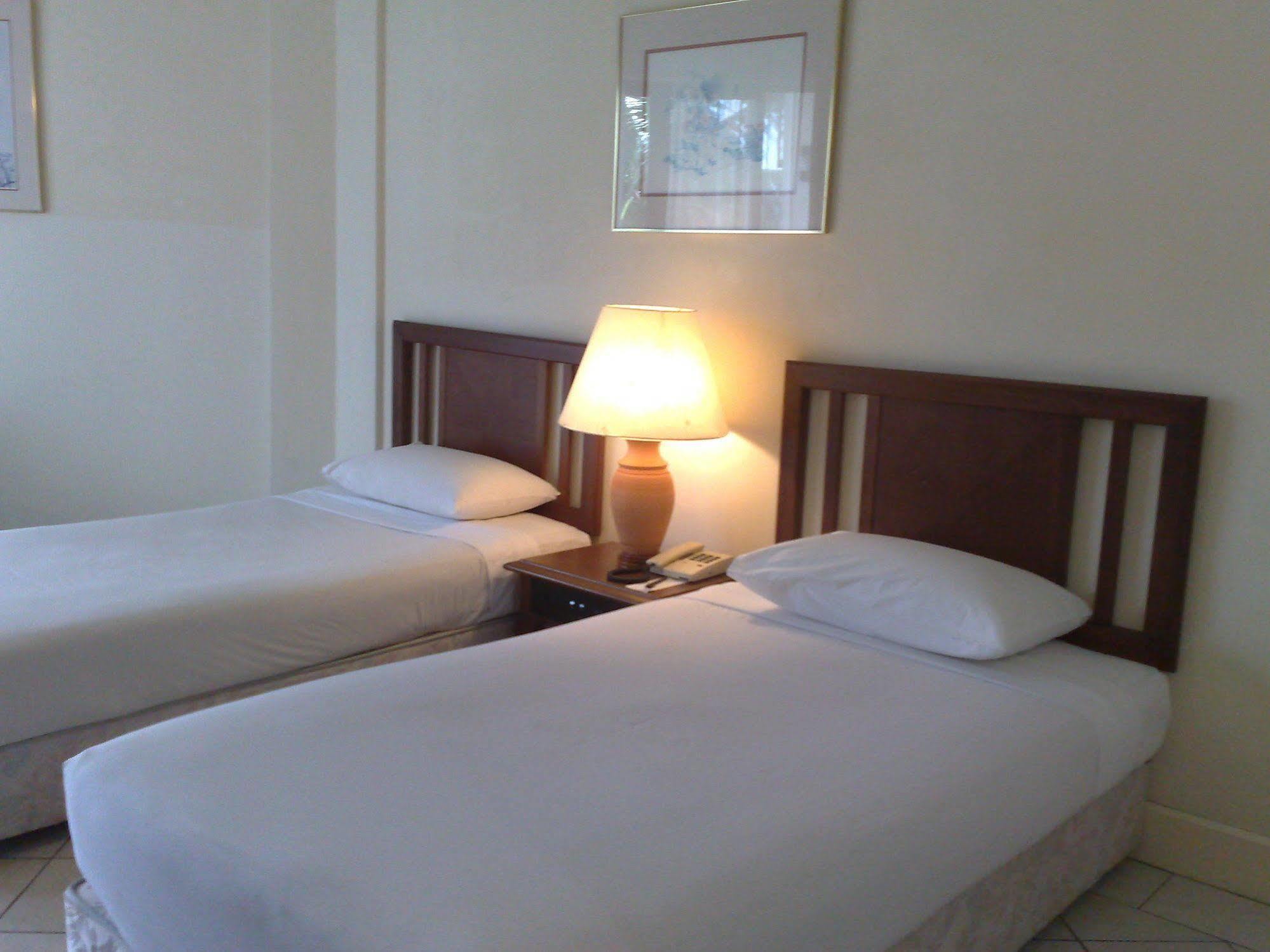 The Orient Star Resort Лумут Екстериор снимка
