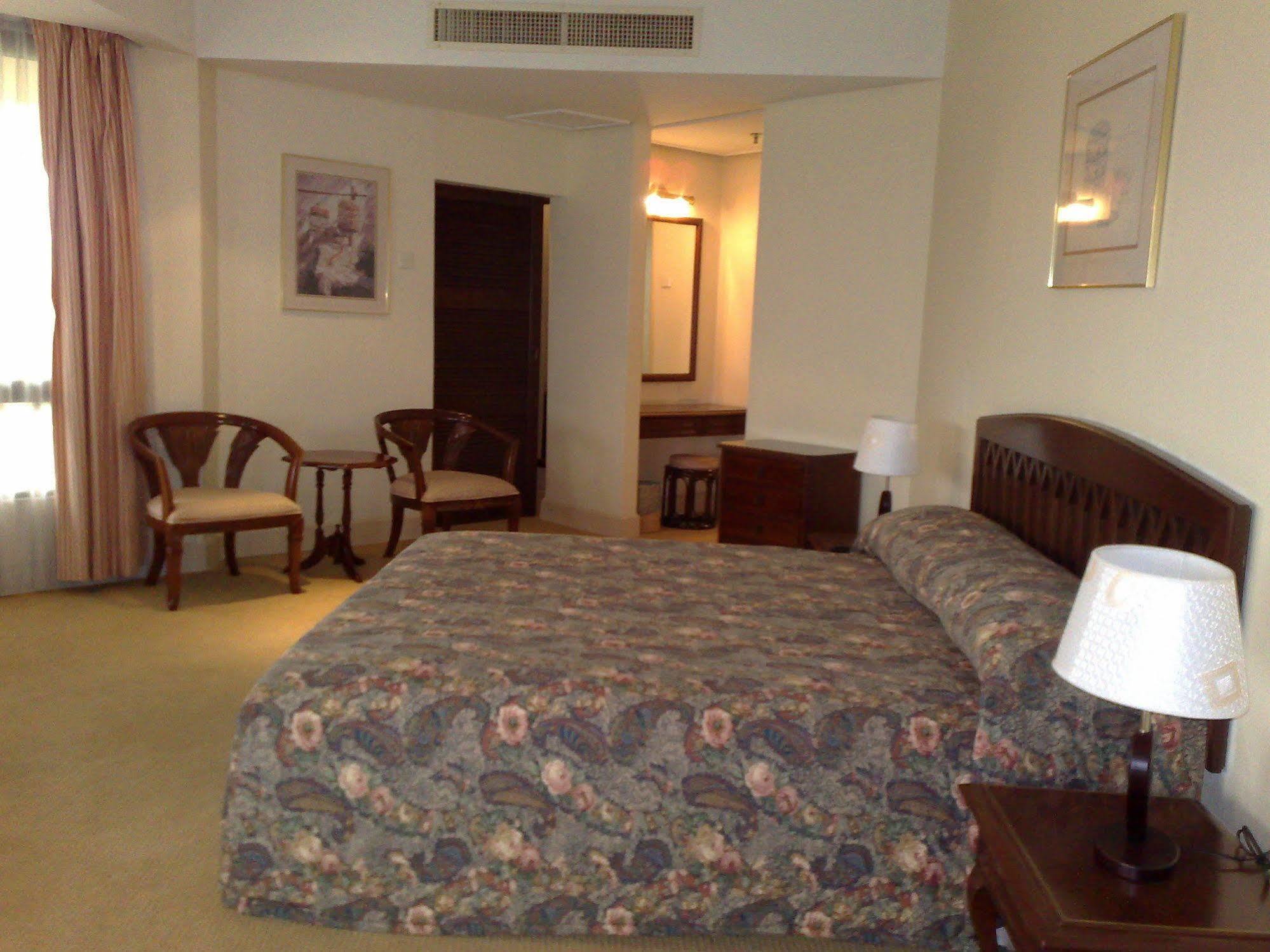 The Orient Star Resort Лумут Екстериор снимка