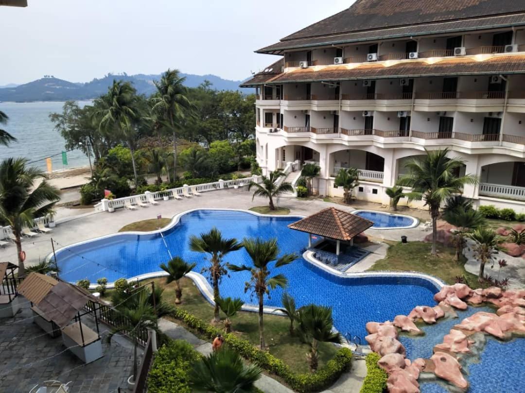 The Orient Star Resort Лумут Екстериор снимка