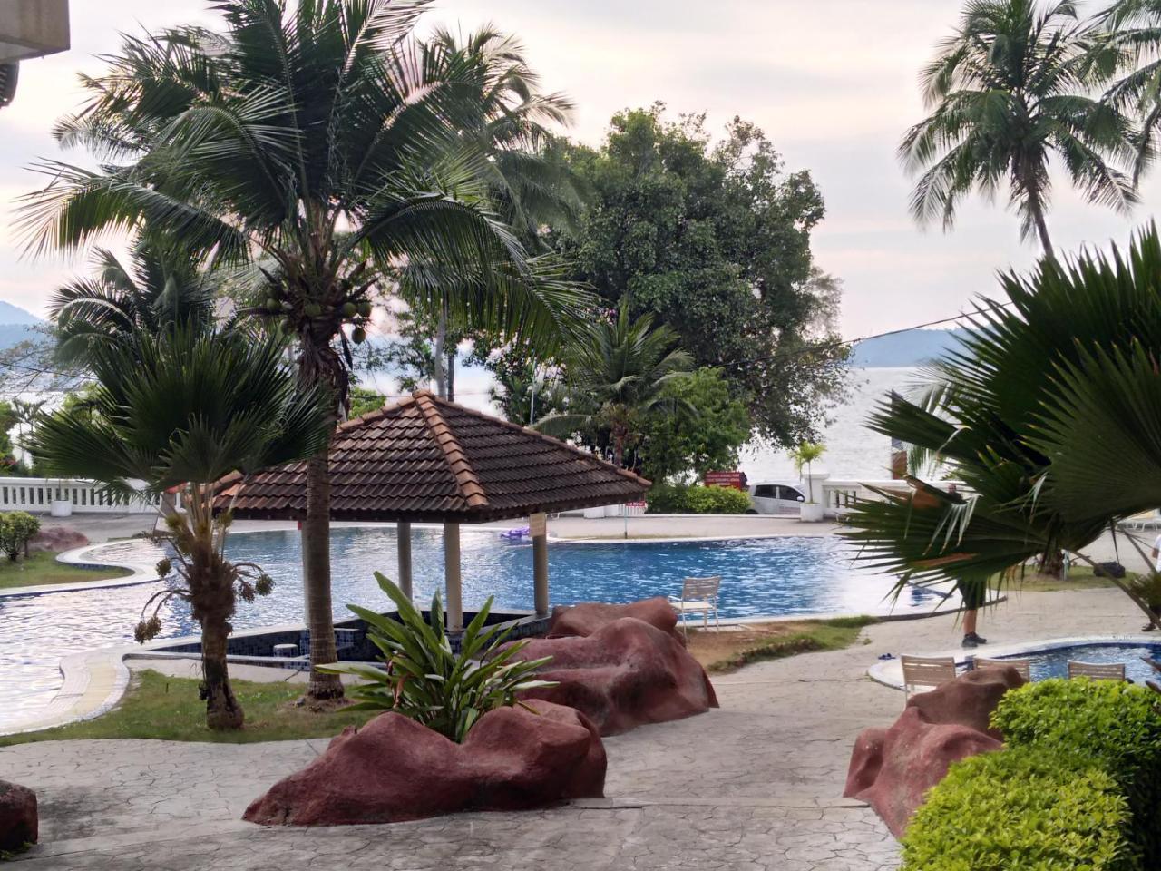 The Orient Star Resort Лумут Екстериор снимка