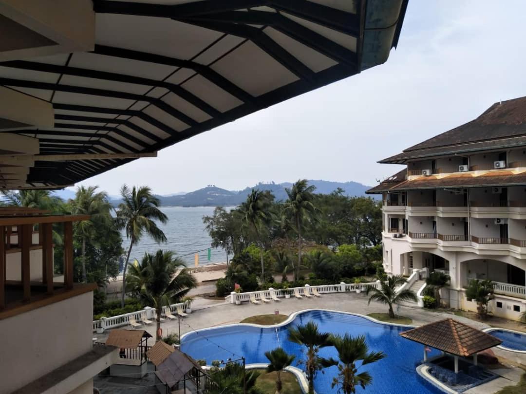 The Orient Star Resort Лумут Екстериор снимка
