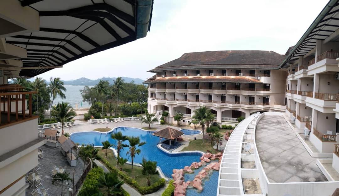 The Orient Star Resort Лумут Екстериор снимка